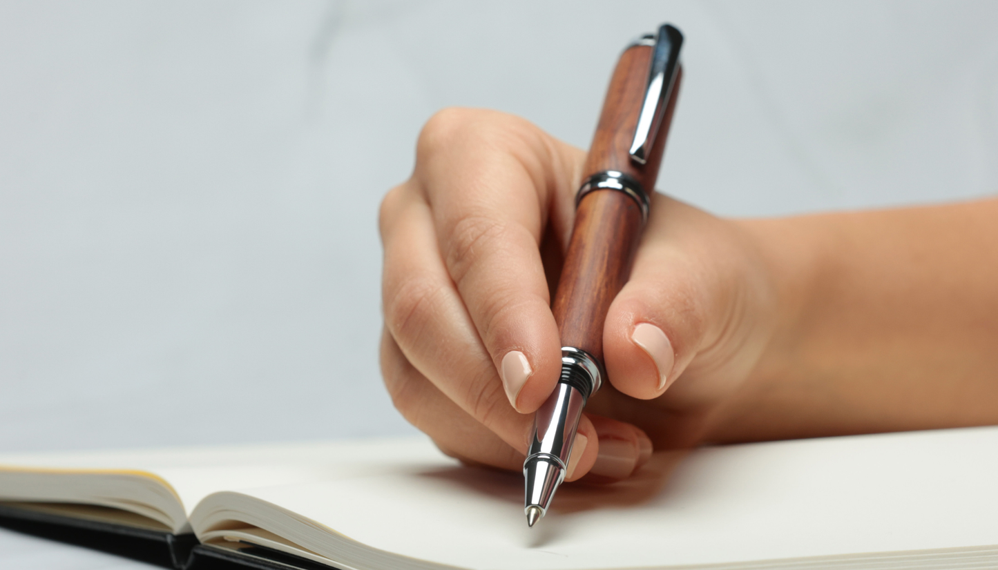 Comment choisir son stylo en bois artisanal : le guide d'achat complet