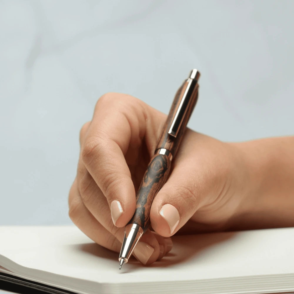 Porte-mine artisanal en bois